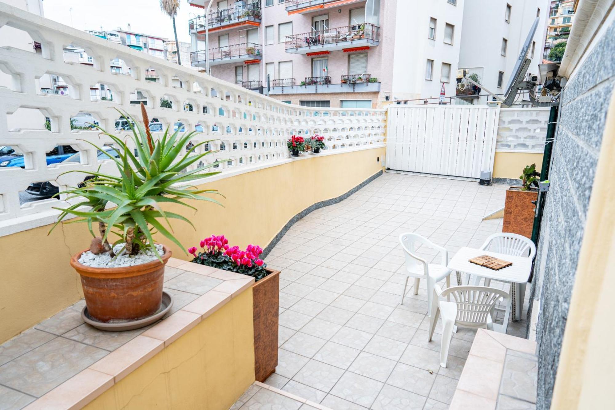 Casa Stefi Sunremo - Parcheggio Privato, 500 Mt Dalla Spiaggia Sanremo Eksteriør billede